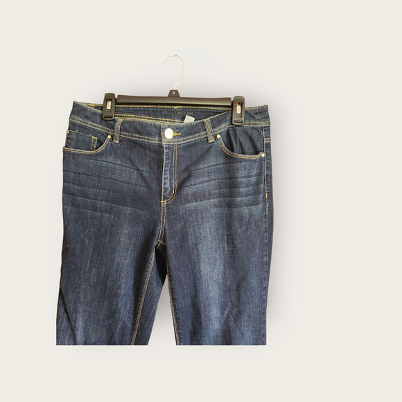 Chico's Platinum Straight Mid-rise Dark Wash Jeans Size Chicos 1.5/US 10 Short - Picture 3 of 7